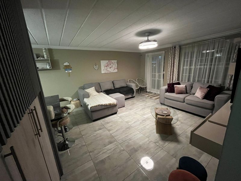 2 Bedroom Apartment in Ravenswood - Photo 7