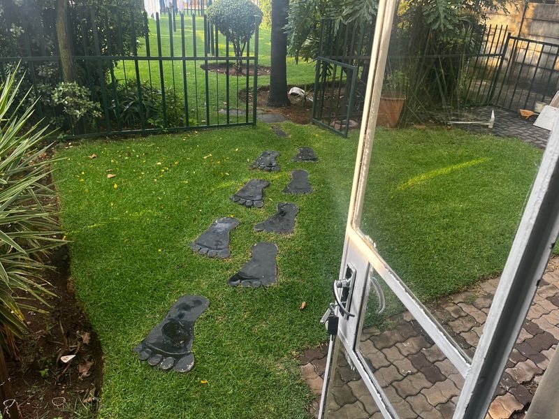 2 Bedroom Apartment in Ravenswood - Photo 3