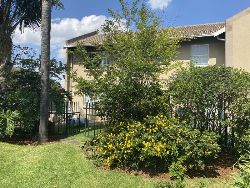 2 Bedroom Apartment in Ravenswood - Photo 2