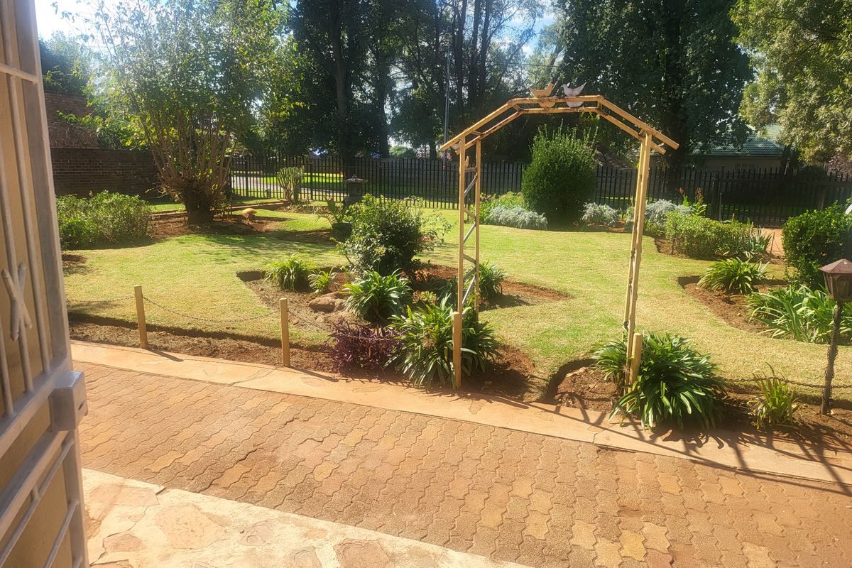 Prime Location, family home. - Photo 2