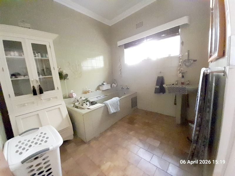 BONACCORD - Spacious house with 360m2 Workshop - Canal Water - Photo 9