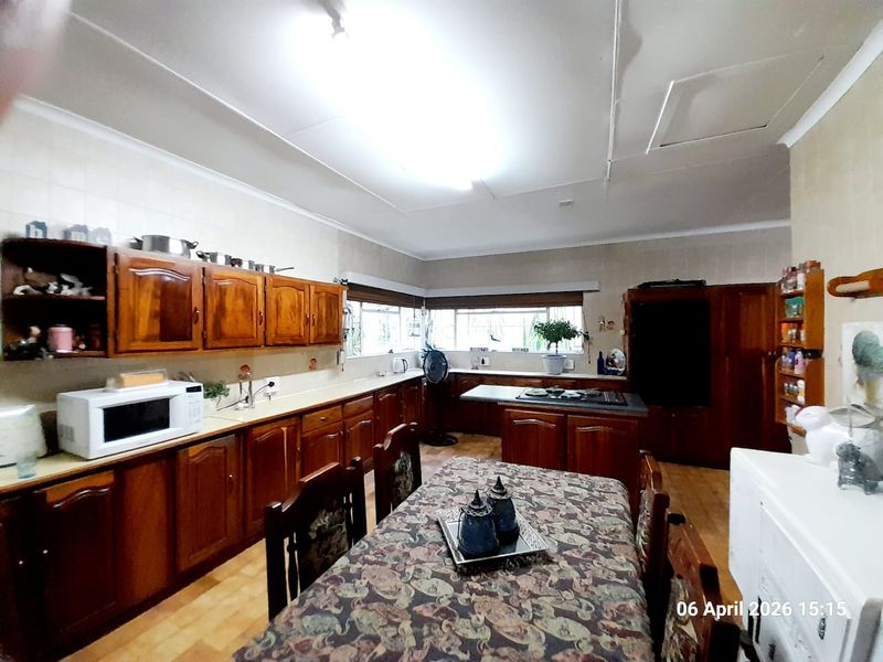 BONACCORD - Spacious house with 360m2 Workshop - Canal Water - Photo 4