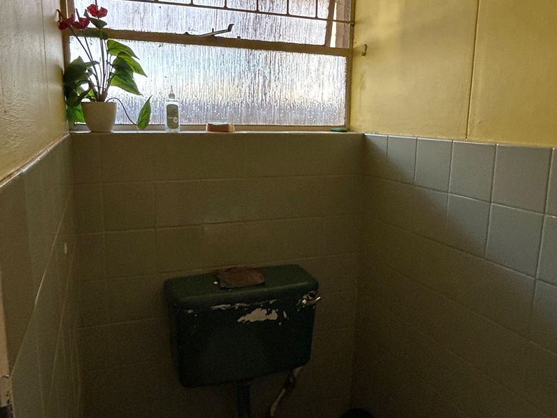 Discover comfortable and secure living in this well-appointed 2-bedroom duplex. - Photo 9