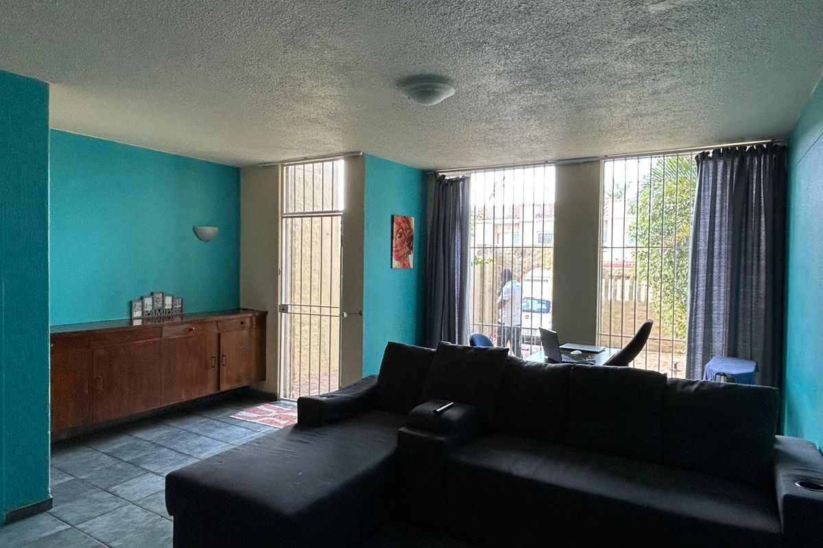 Discover comfortable and secure living in this well-appointed 2-bedroom duplex. - Photo 2