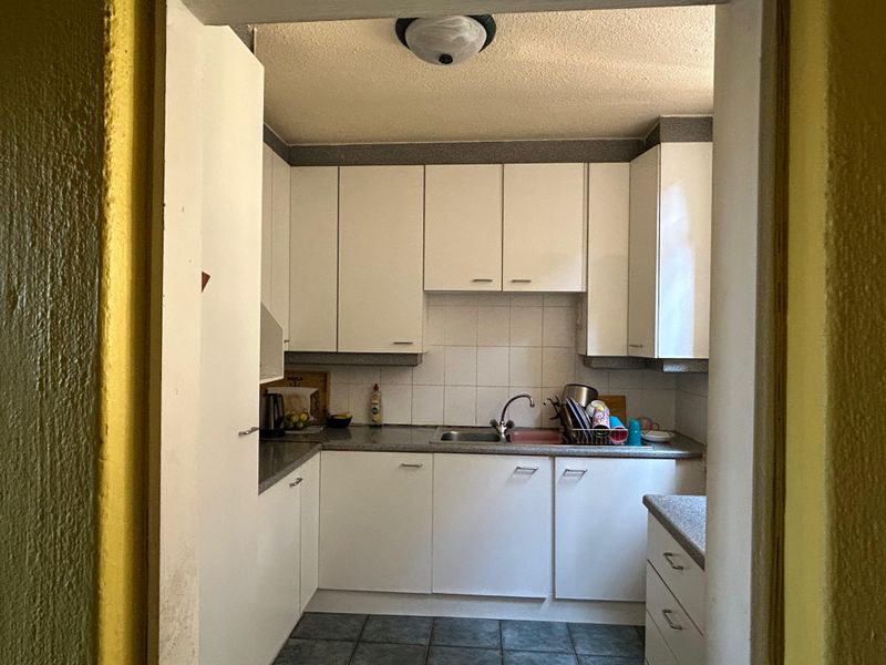 Discover comfortable and secure living in this well-appointed 2-bedroom duplex. - Photo 4