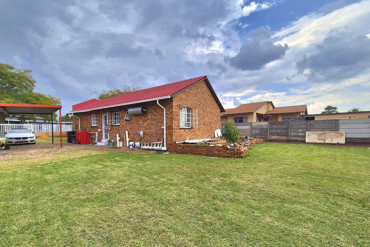 Gorgeously Maintained House For Sale! - Photo 2