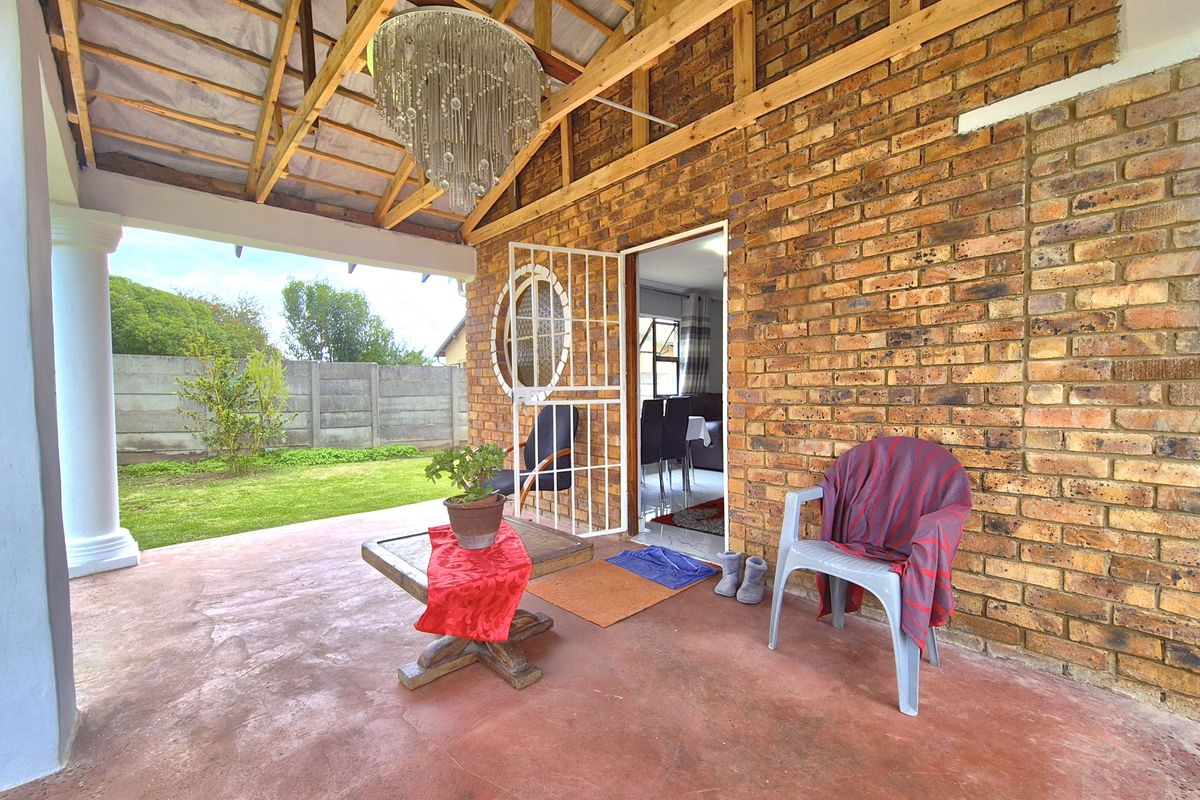 Gorgeously Maintained House For Sale! - Photo 4