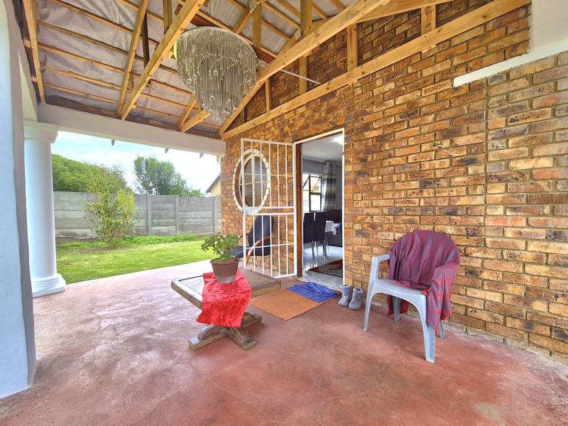 Gorgeously Maintained House For Sale! - Photo 4