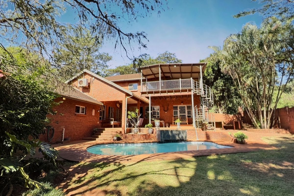 4 Bedroom Facebrick Home with Flat in Mtunzini - Photo 2