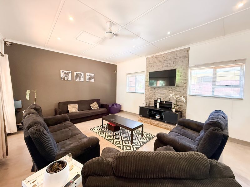 4 Bedroom Facebrick Home with Flat in Mtunzini - Photo 4