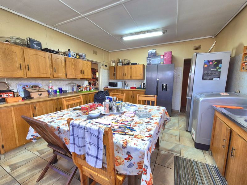 3 Bedroom House For Sale in Brenthurst! - Photo 8