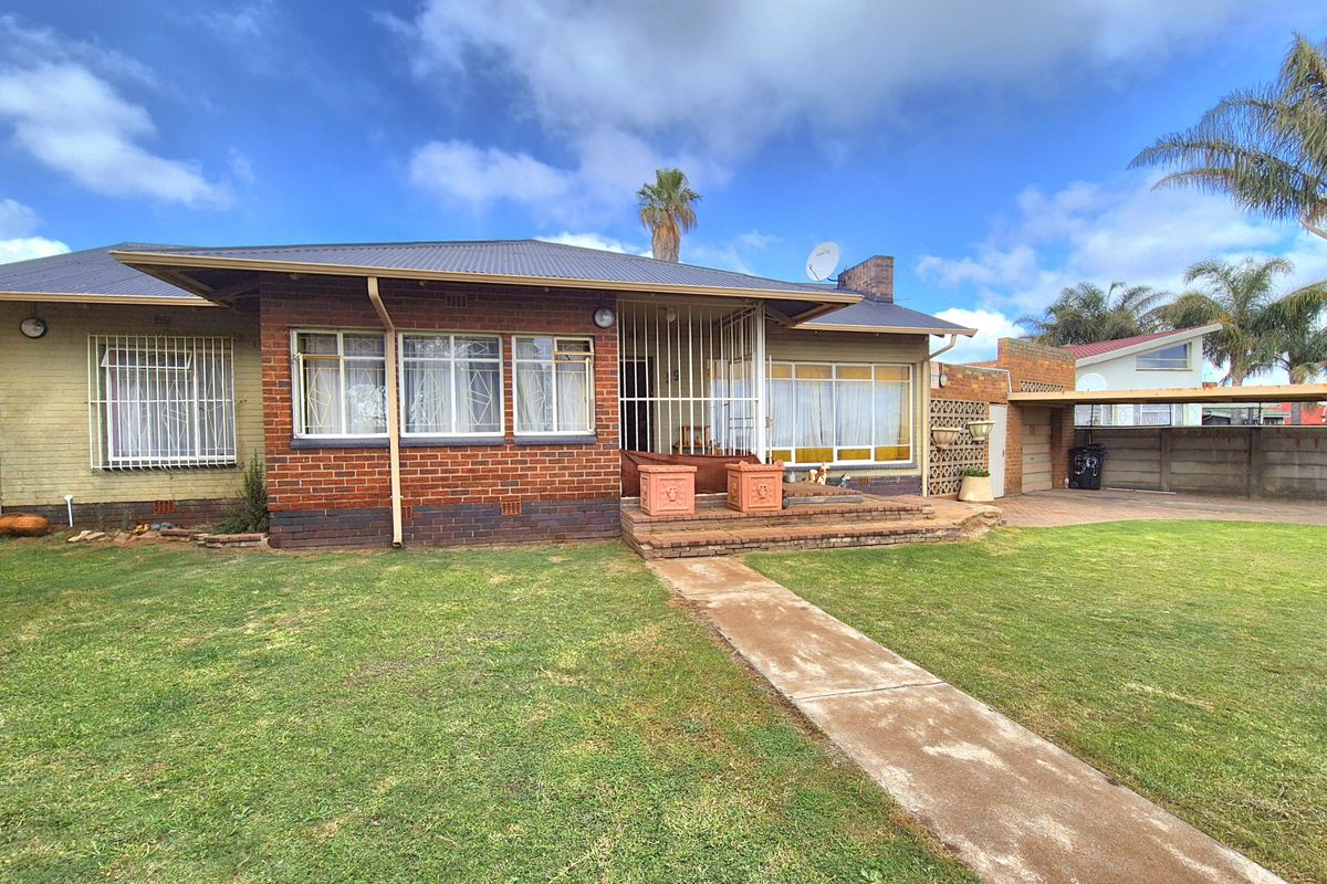 3 Bedroom House For Sale in Brenthurst! - Photo 3