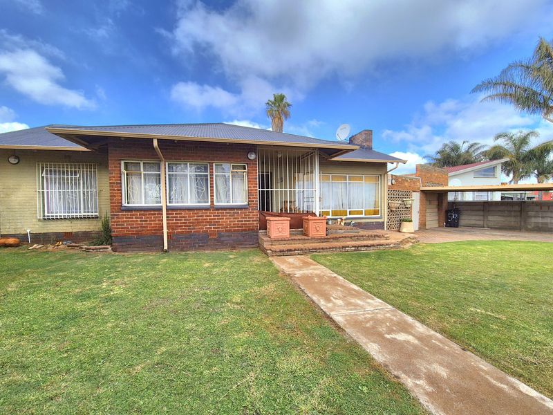3 Bedroom House For Sale in Brenthurst! - Photo 3