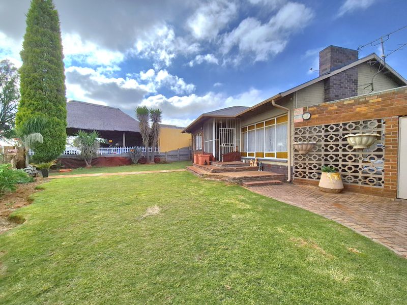 3 Bedroom House For Sale in Brenthurst! - Photo 2