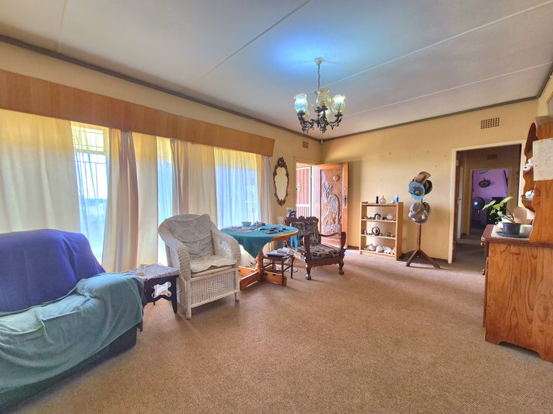 3 Bedroom House For Sale in Brenthurst! - Photo 5