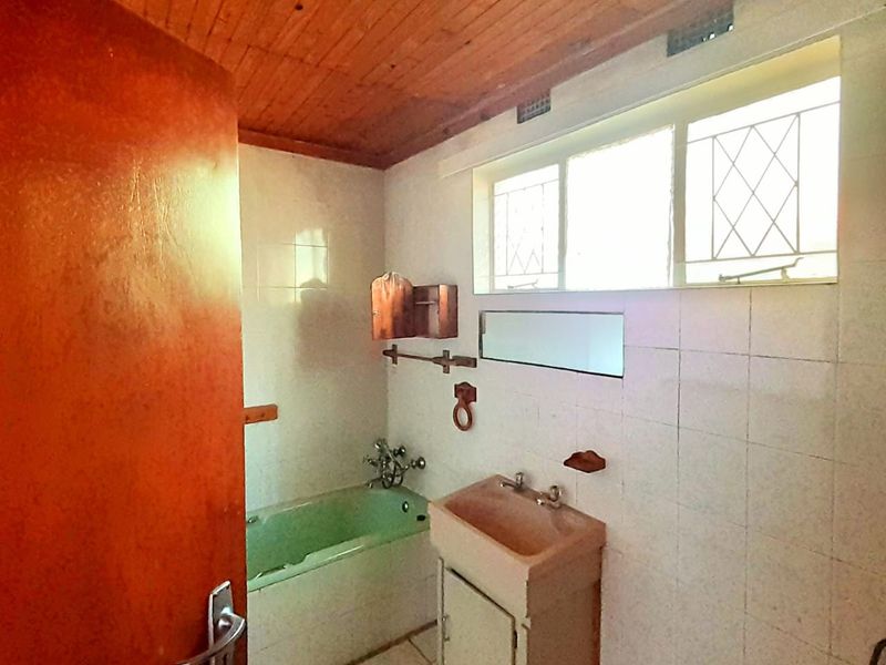 Spacious family house for sale in Sasolburg close to shopping center - Photo 10