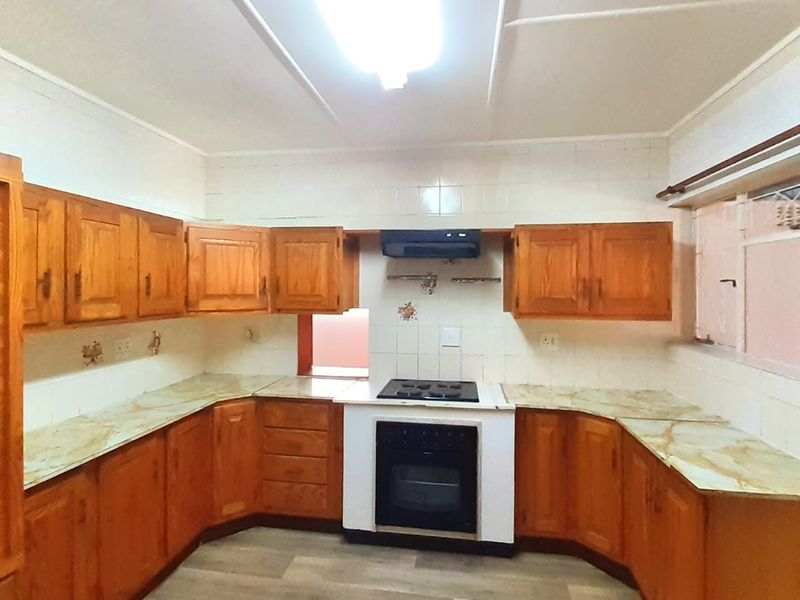 Spacious family house for sale in Sasolburg close to shopping center - Photo 9