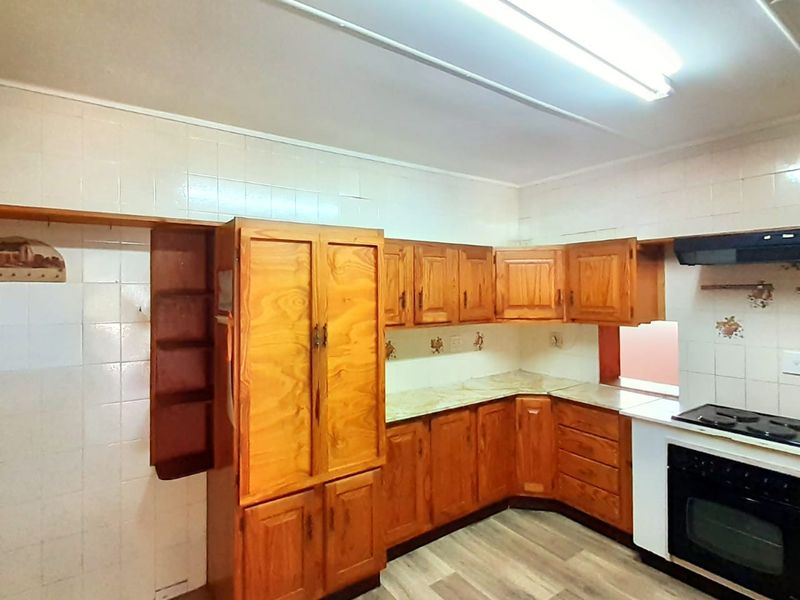 Spacious family house for sale in Sasolburg close to shopping center - Photo 8