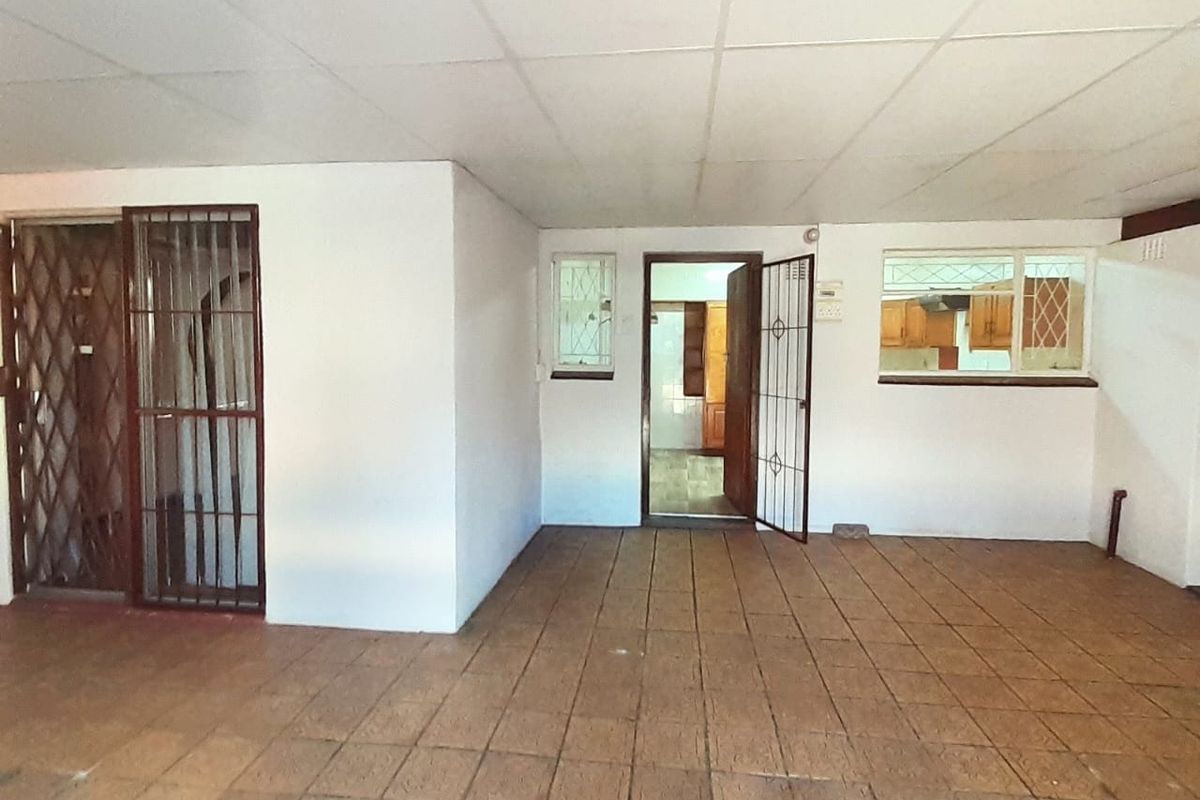 Spacious family house for sale in Sasolburg close to shopping center - Photo 4