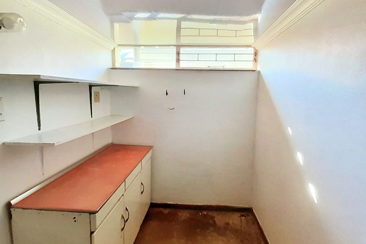 Spacious family house for sale in Sasolburg close to shopping center - Photo 5