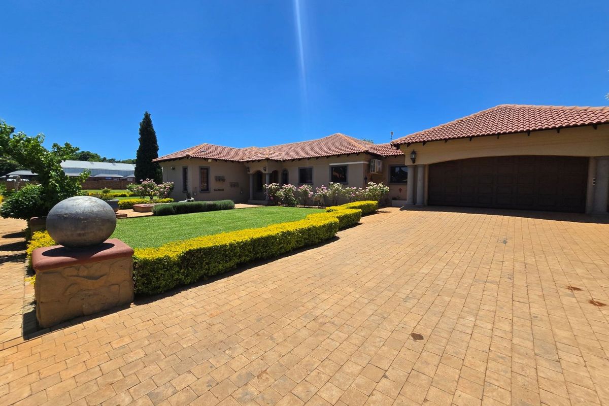 5 Bedroom Entertainers Dream Home on Offer! - Photo 2