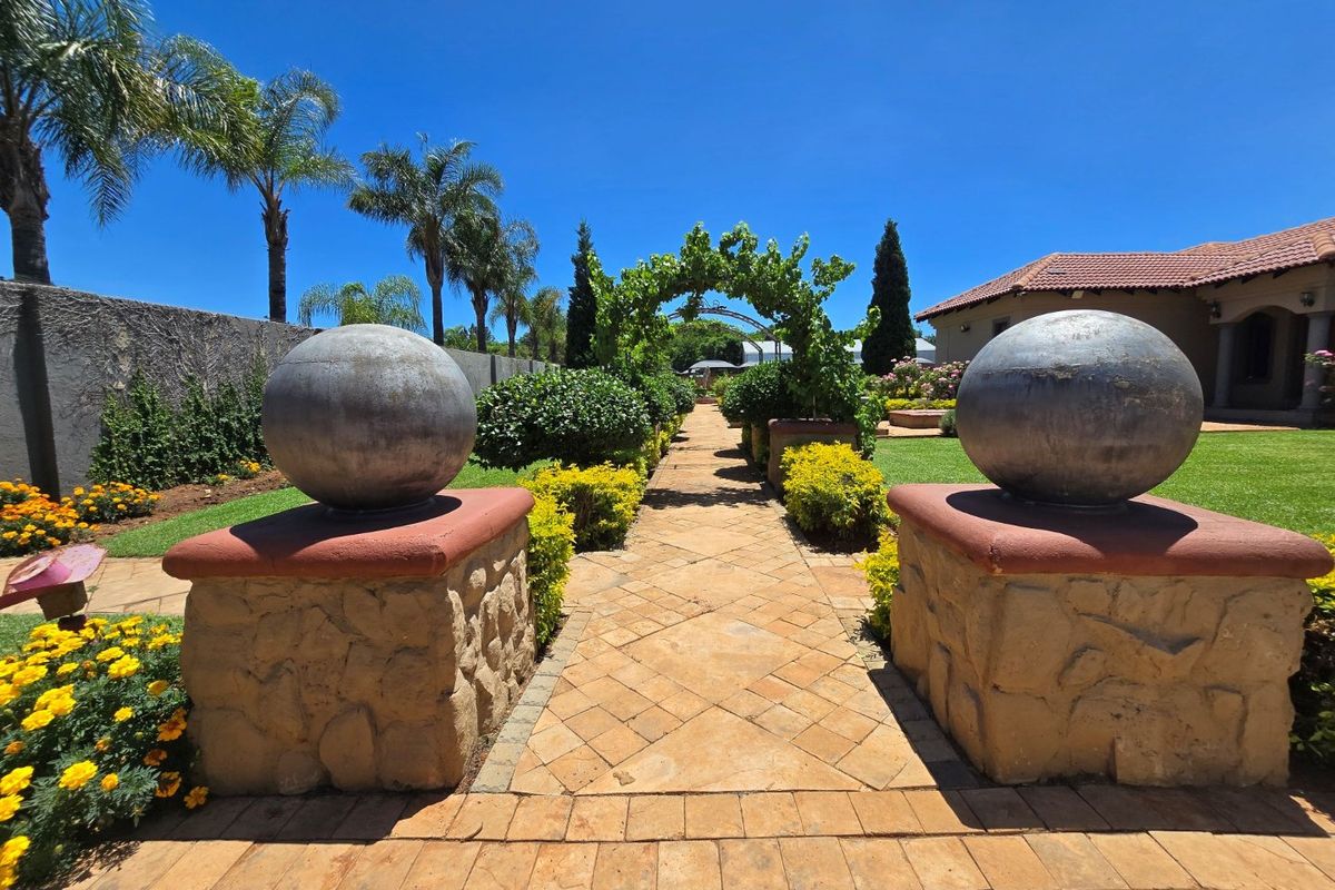 5 Bedroom Entertainers Dream Home on Offer! - Photo 3