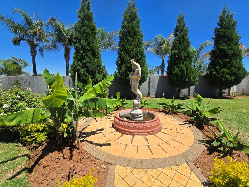 5 Bedroom Entertainers Dream Home on Offer! - Photo 4