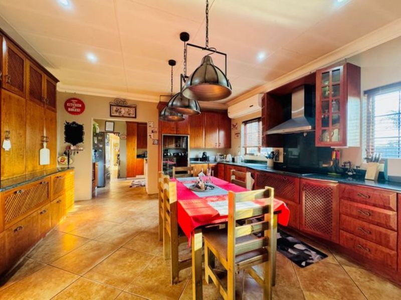 5 Bedroom Entertainers Dream Home on Offer! - Photo 10