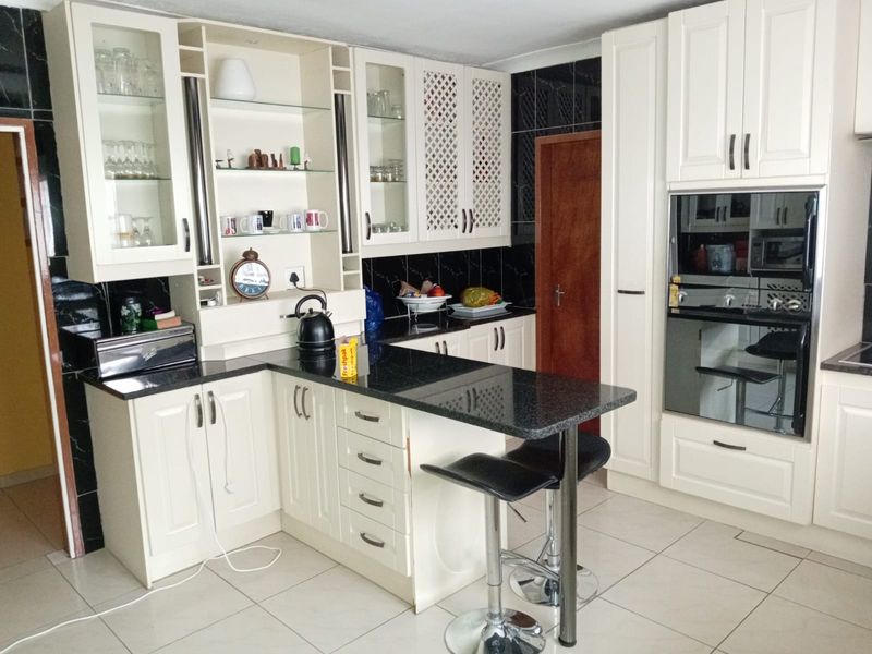 BEAUTIFUL HOME FOR SALE IN ORANJEVILLE - Photo 7