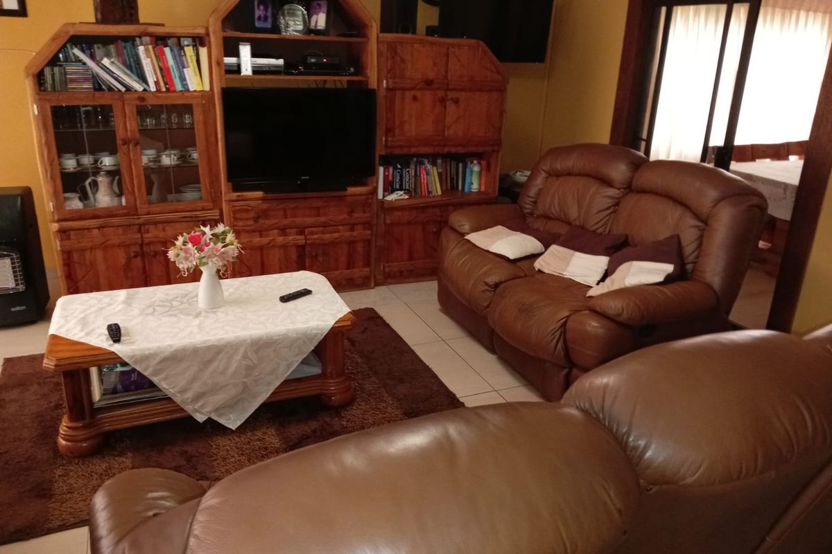 BEAUTIFUL HOME FOR SALE IN ORANJEVILLE - Photo 5