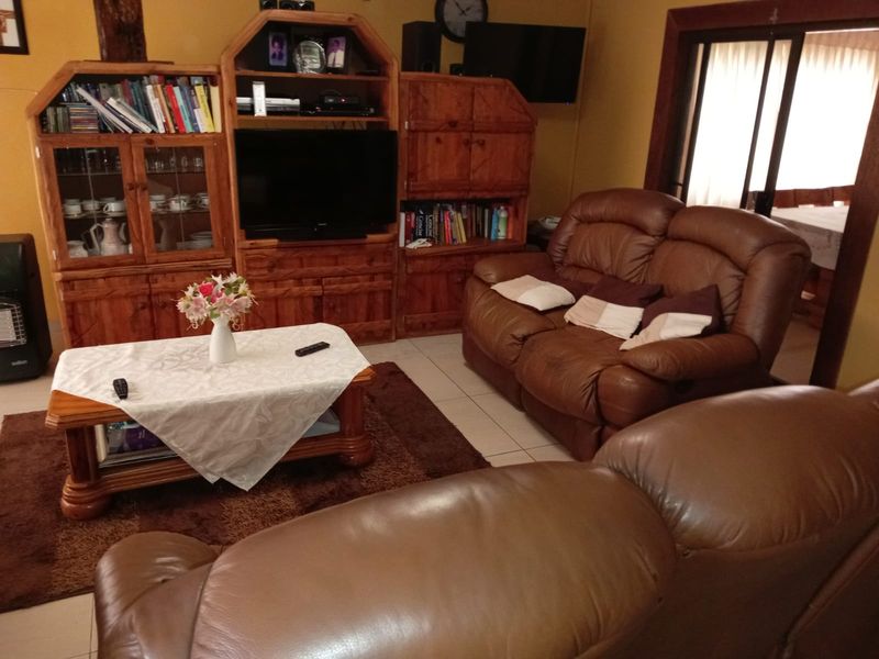 BEAUTIFUL HOME FOR SALE IN ORANJEVILLE - Photo 5