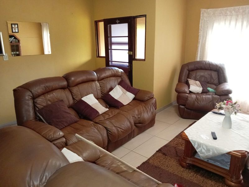 BEAUTIFUL HOME FOR SALE IN ORANJEVILLE - Photo 4