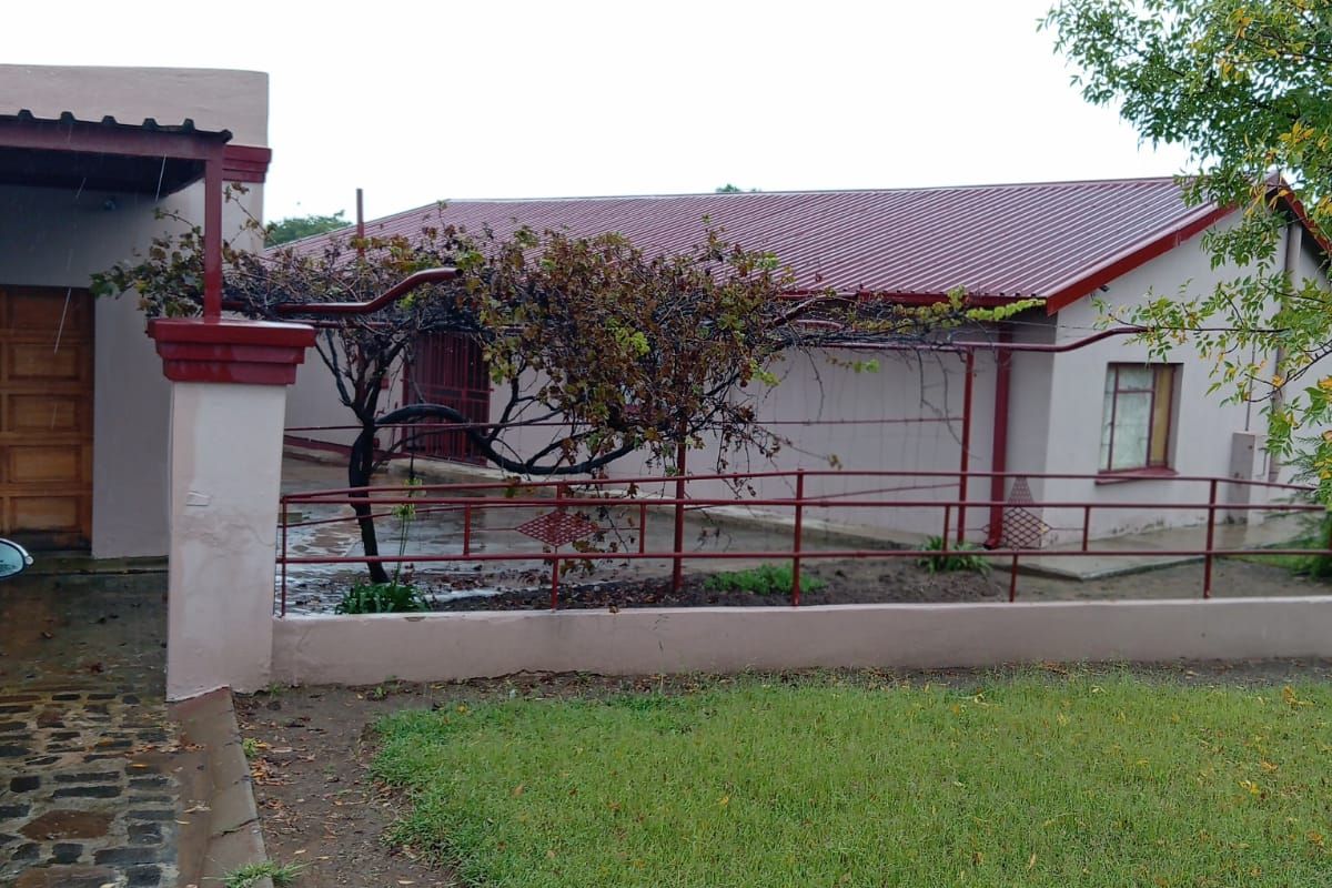 BEAUTIFUL HOME FOR SALE IN ORANJEVILLE - Photo 3