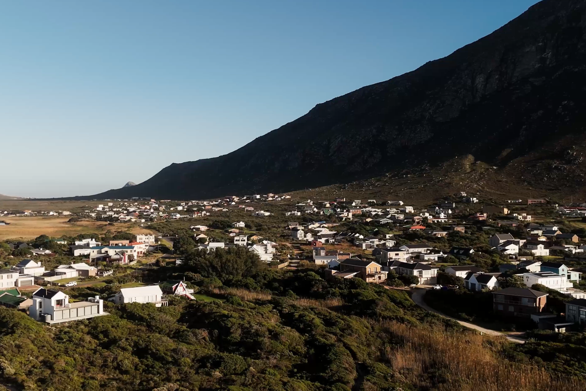 Beachfront-positioned land in Betty's Bay - Photo 3