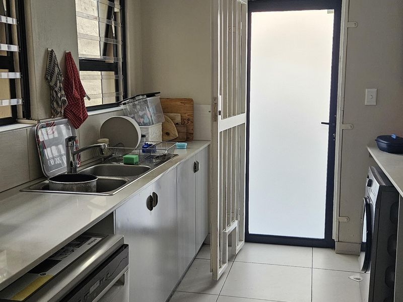 Elegant 5 Bedroom Family Home in Prime Hurlingham. A Rare Executive Opportunity - Photo 6