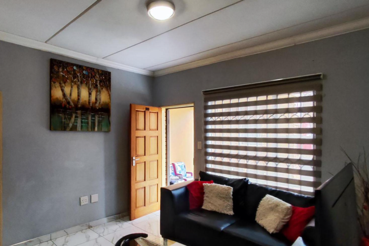 2-Bedroom Apartment for Sale in Dawn Park - Photo 3