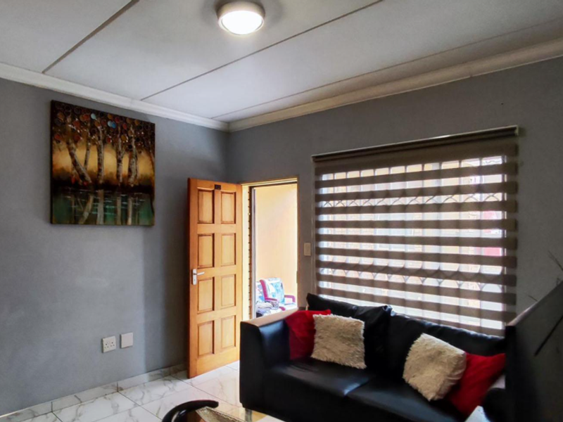 2-Bedroom Apartment for Sale in Dawn Park - Photo 3