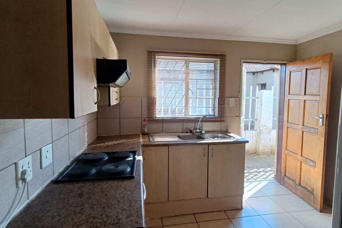 Smart Investment Opportunity – 4 Bedroom Home with Extras! - Photo 4