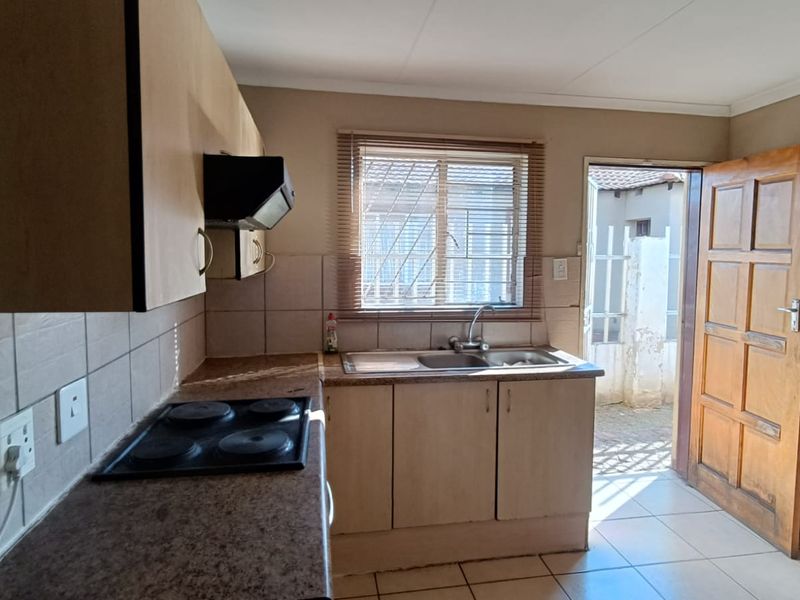 Smart Investment Opportunity – 4 Bedroom Home with Extras! - Photo 4