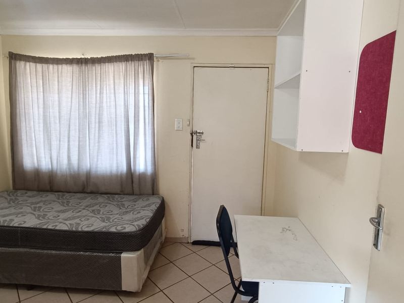 Smart Investment Opportunity – 4 Bedroom Home with Extras! - Photo 5