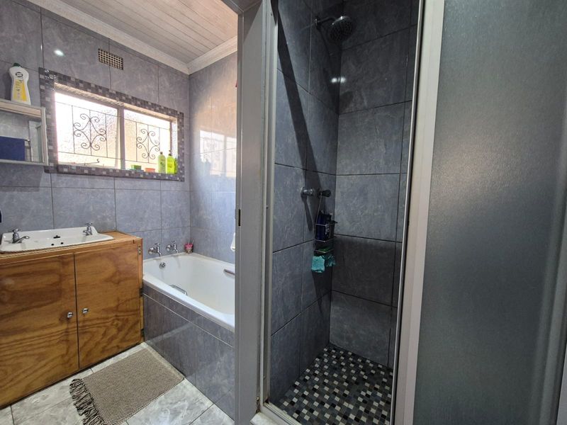 !EXCELLENT INVESTMENT OPPORTUNITY! - Photo 2