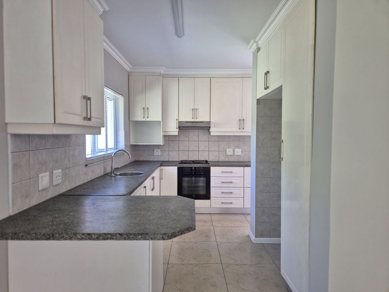 4 Bedroom Freestanding Home to Rent in Beverley Hills Estate - Photo 9