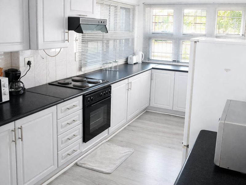 Fully Furnished 3-Bedroom Townhouse to Rent in Secure Complex – Green Area - Photo 4