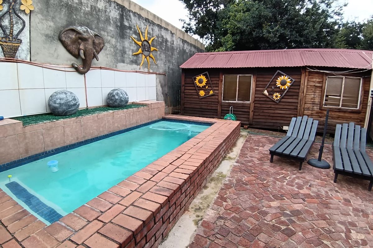 Stunning 4- Bedroom Home with Modern Finishes & Income -Generating - Photo 4