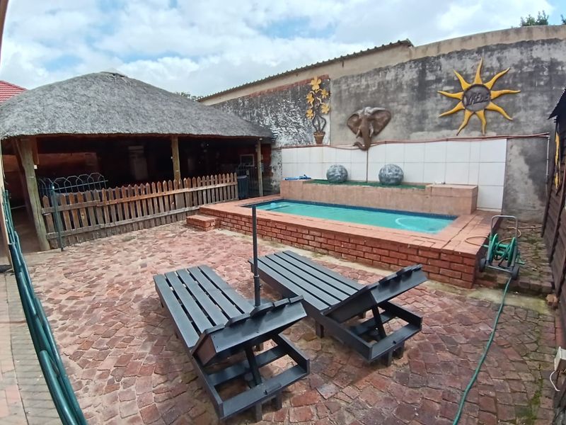 Stunning 4- Bedroom Home with Modern Finishes & Income -Generating - Photo 5