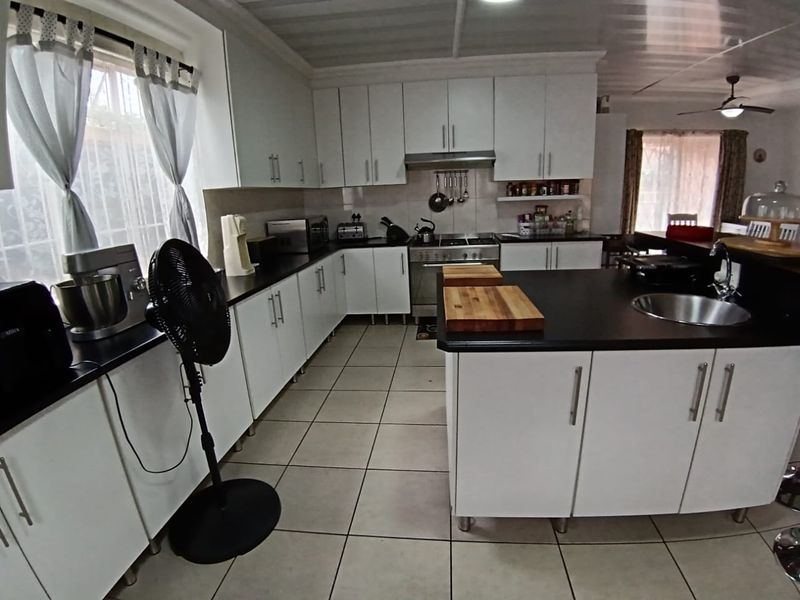 Stunning 4- Bedroom Home with Modern Finishes & Income -Generating - Photo 10