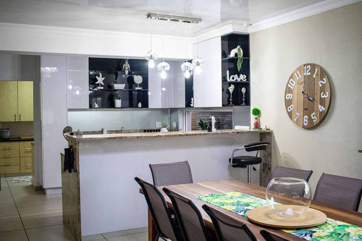 STUNNING GEM IN ASTON BAY - Photo 5