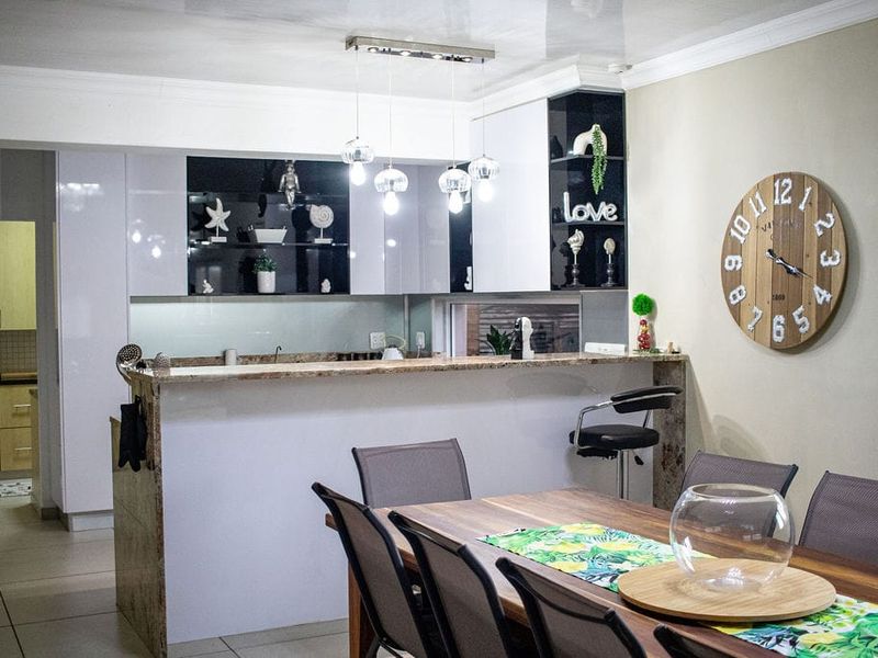 STUNNING GEM IN ASTON BAY - Photo 5