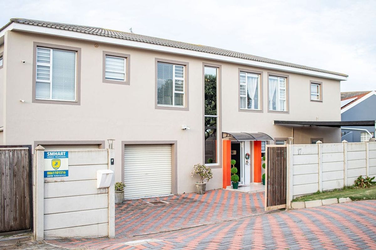 STUNNING GEM IN ASTON BAY - Photo 2