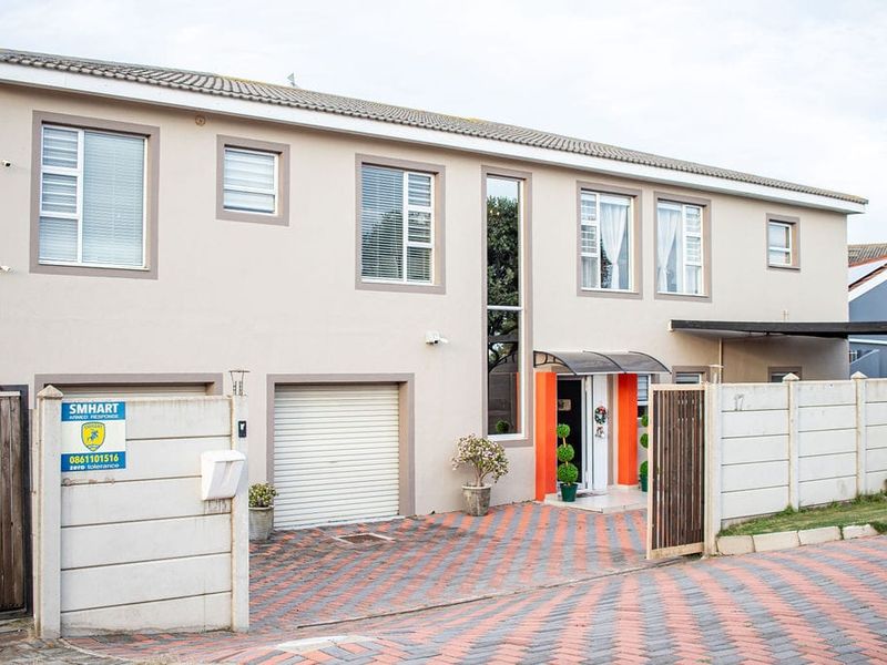 STUNNING GEM IN ASTON BAY - Photo 2